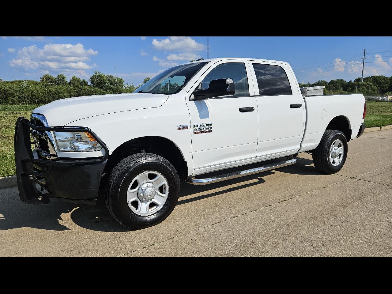 RAM 2500 Tradesman 4x4 Crew Cab 6'4" Box 2017