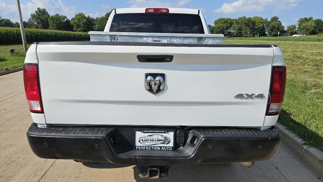 RAM 2500 Tradesman 4x4 Crew Cab 6'4" Box 2017