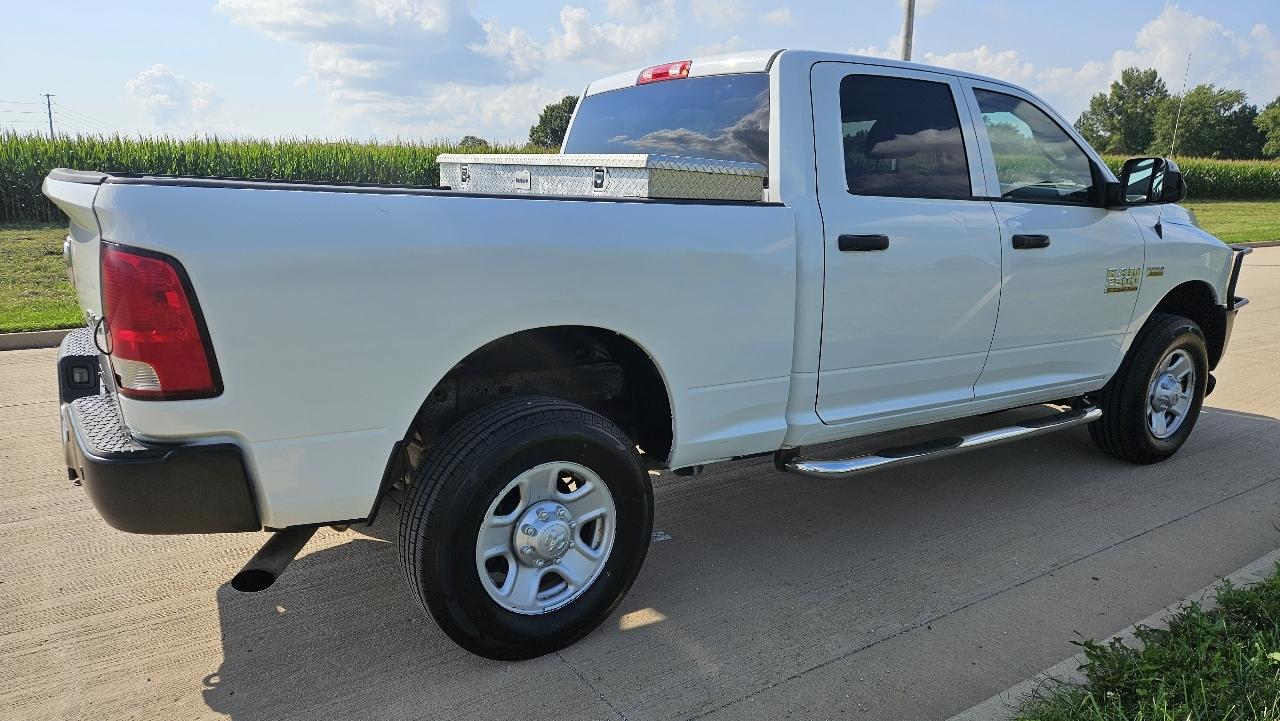 RAM 2500 Tradesman 4x4 Crew Cab 6'4" Box 2017