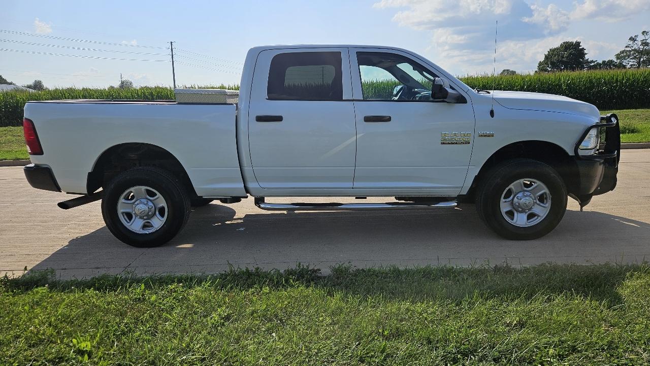 RAM 2500 Tradesman 4x4 Crew Cab 6'4" Box 2017