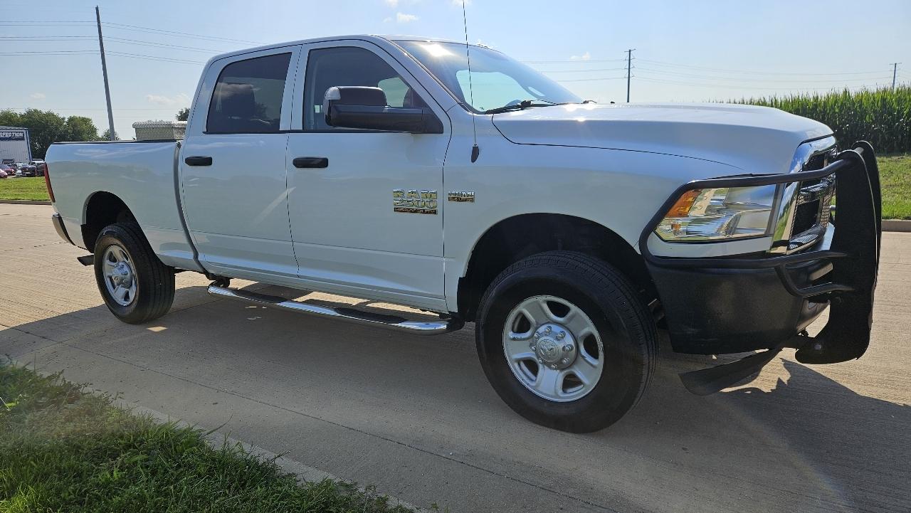 RAM 2500 Tradesman 4x4 Crew Cab 6'4" Box 2017
