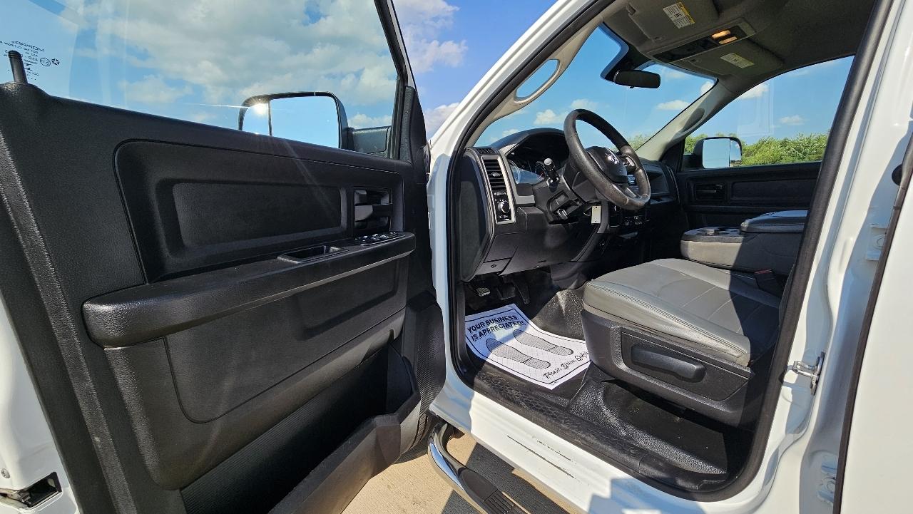 RAM 2500 Tradesman 4x4 Crew Cab 6'4" Box 2017