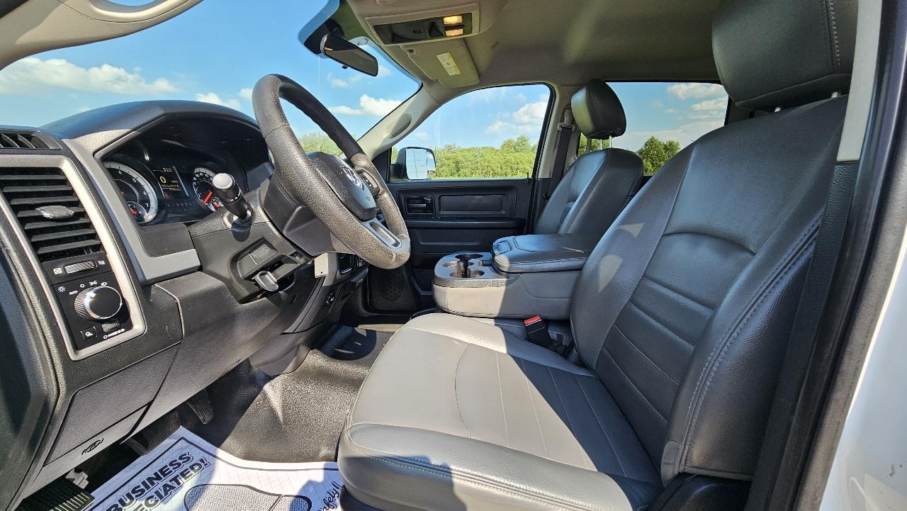 RAM 2500 Tradesman 4x4 Crew Cab 6'4" Box 2017