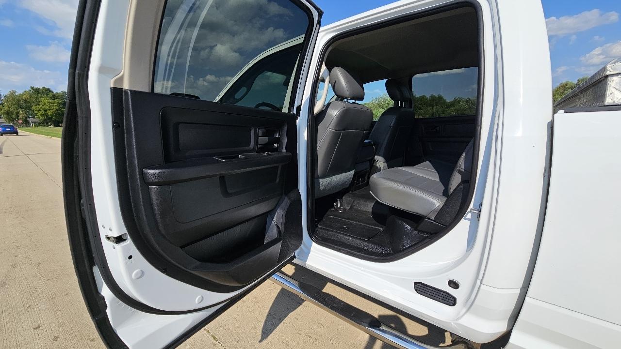 RAM 2500 Tradesman 4x4 Crew Cab 6'4" Box 2017