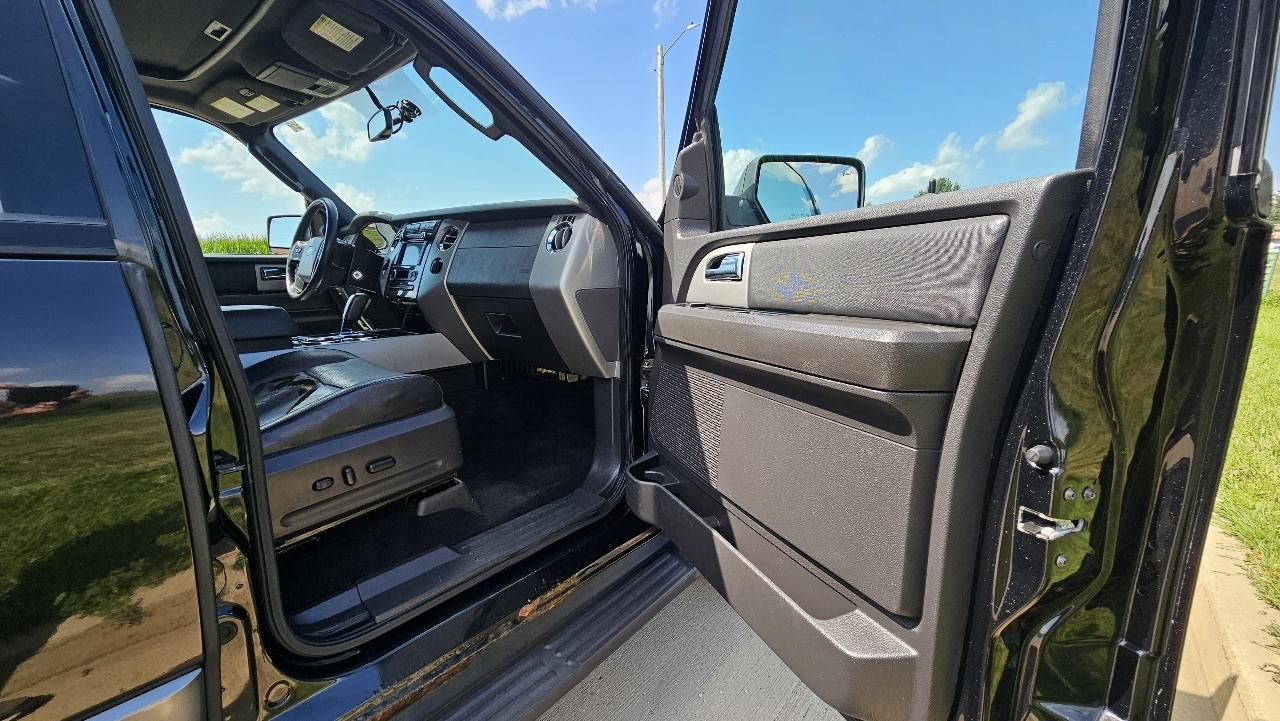 Ford Expedition 4WD 4dr King Ranch 2011