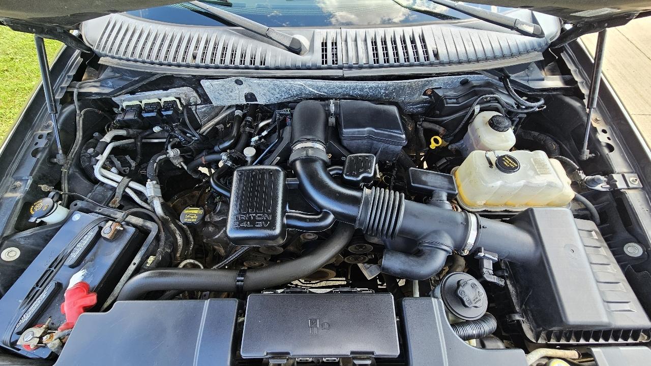 Ford Expedition 4WD 4dr King Ranch 2011