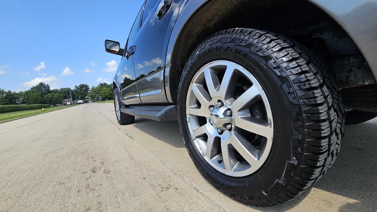 Ford Expedition 4WD 4dr King Ranch 2011