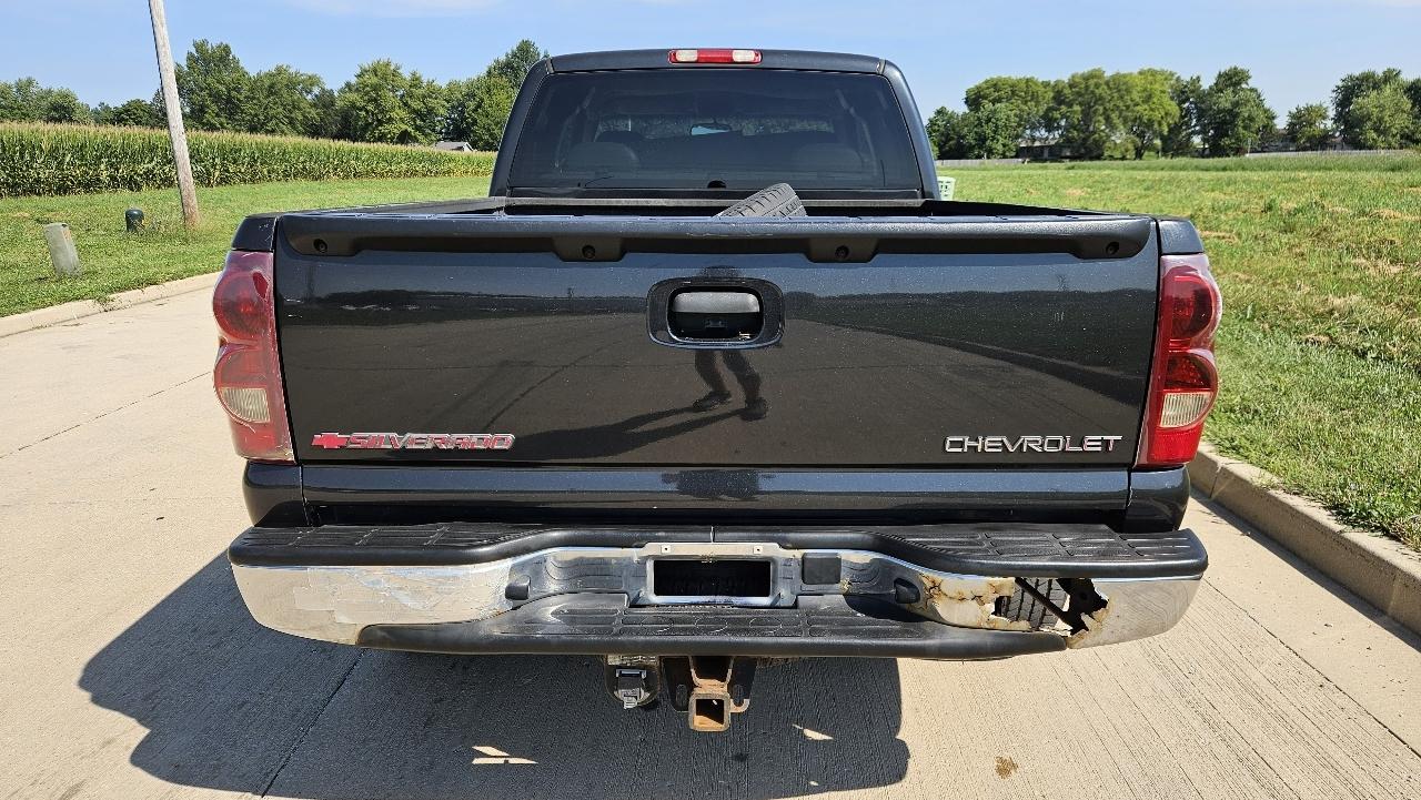 Chevrolet Silverado 1500 Ext Cab 143.5" WB 4WD LS 2003