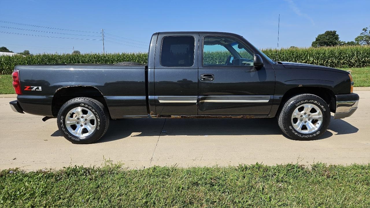 Chevrolet Silverado 1500 Ext Cab 143.5" WB 4WD LS 2003