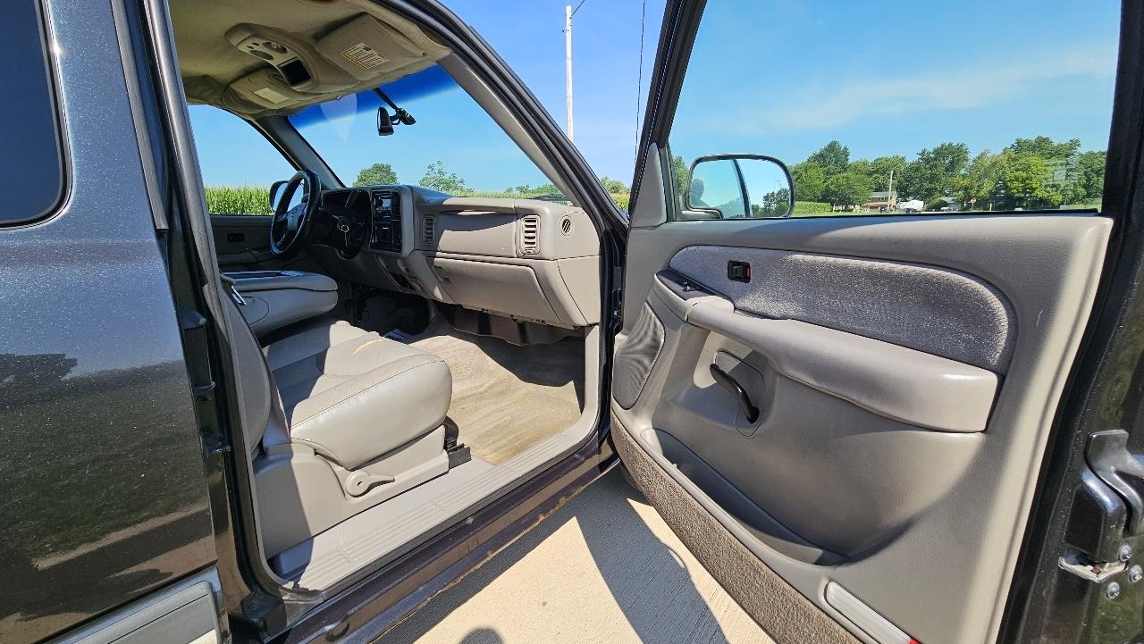 Chevrolet Silverado 1500 Ext Cab 143.5" WB 4WD LS 2003