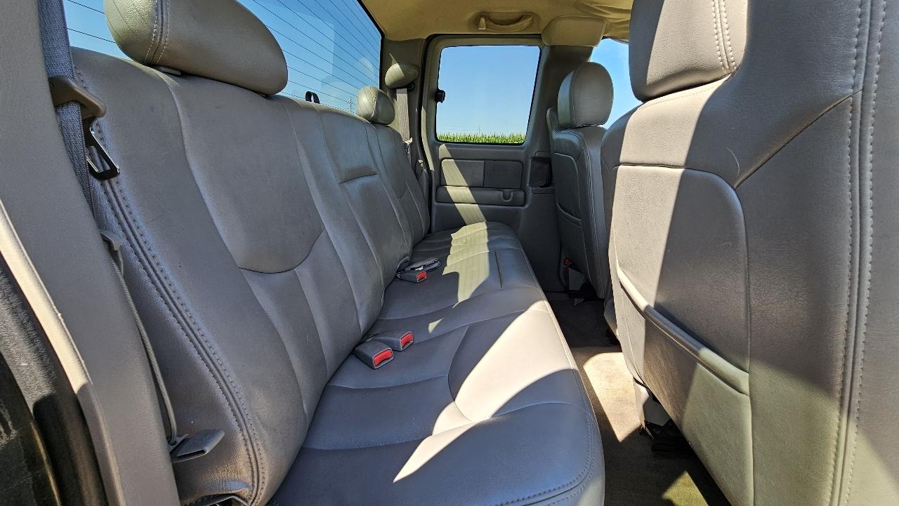 Chevrolet Silverado 1500 Ext Cab 143.5" WB 4WD LS 2003