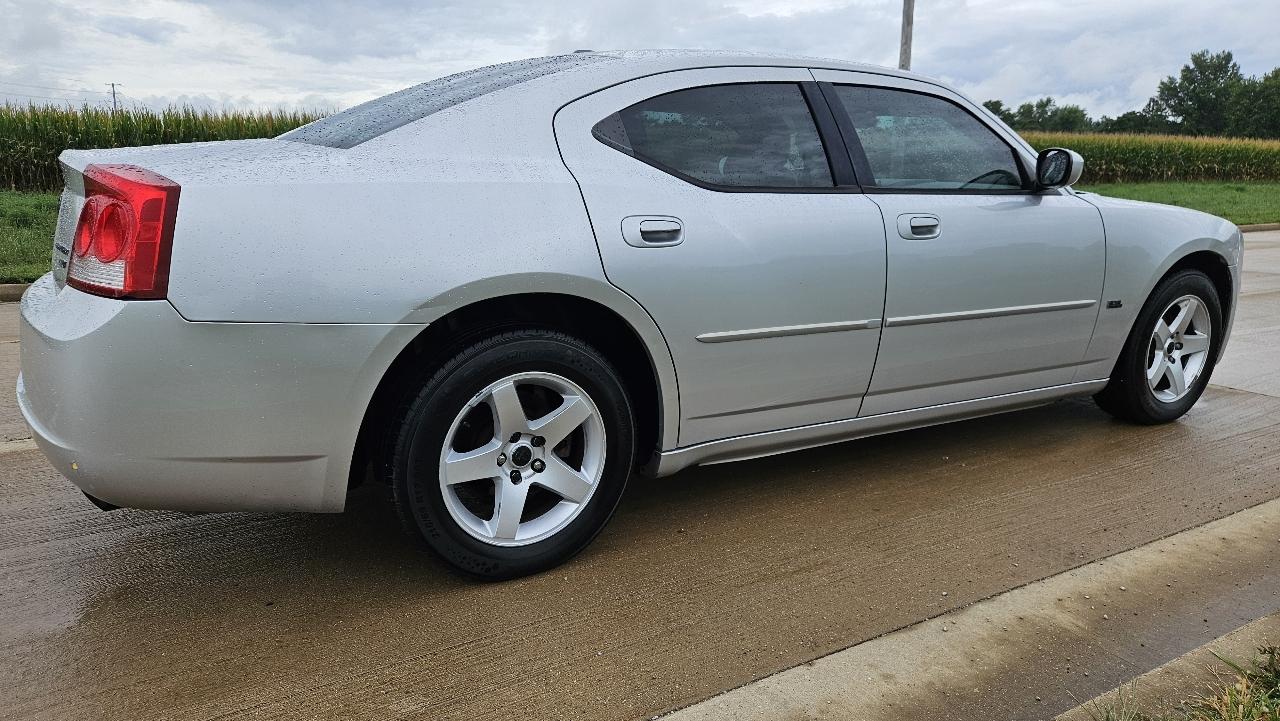 Dodge Charger 4dr Sdn SXT RWD 2010