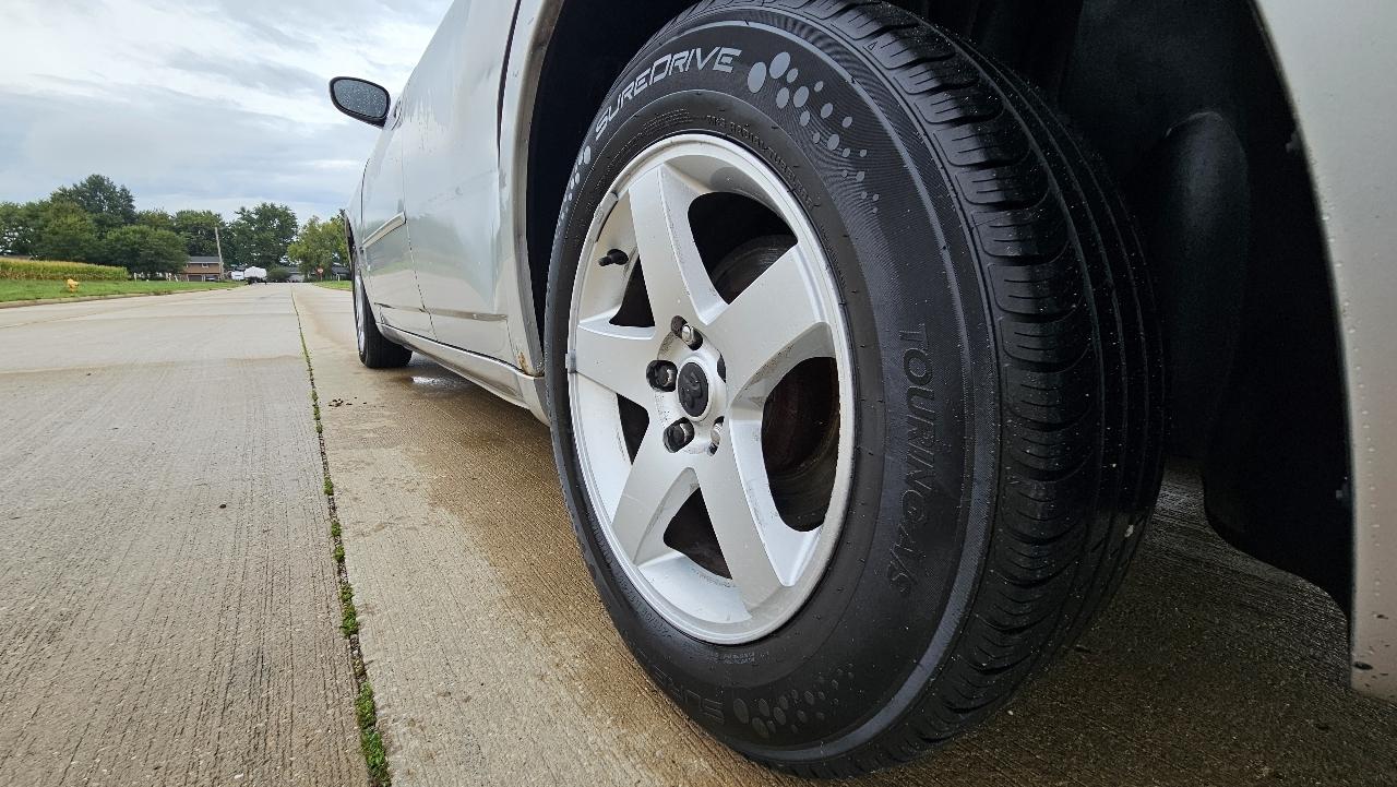 Dodge Charger 4dr Sdn SXT RWD 2010