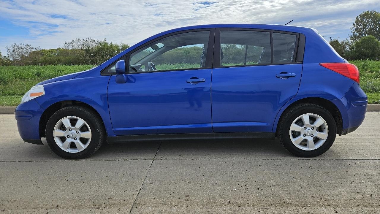 Nissan Versa 5dr HB Auto 1.8 S 2012