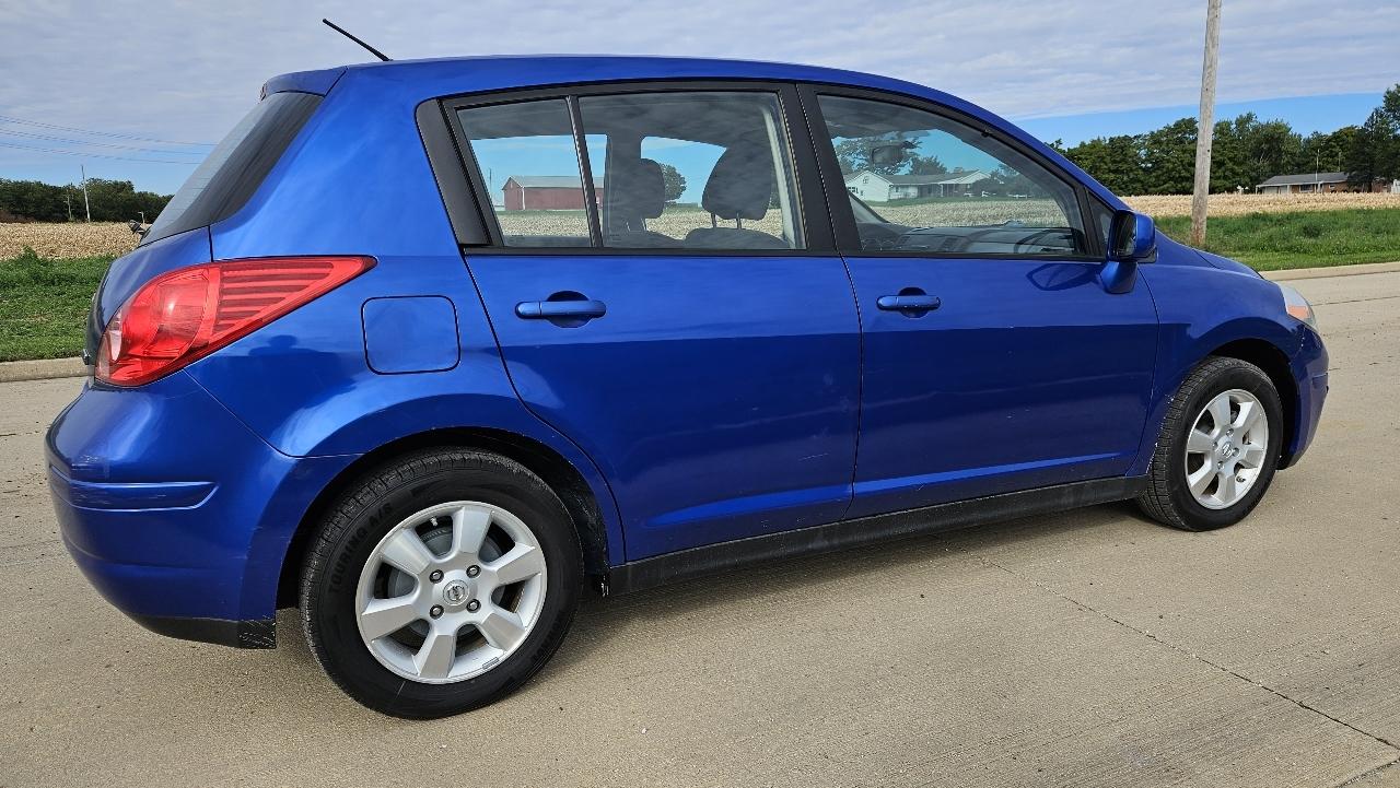 Nissan Versa 5dr HB Auto 1.8 S 2012