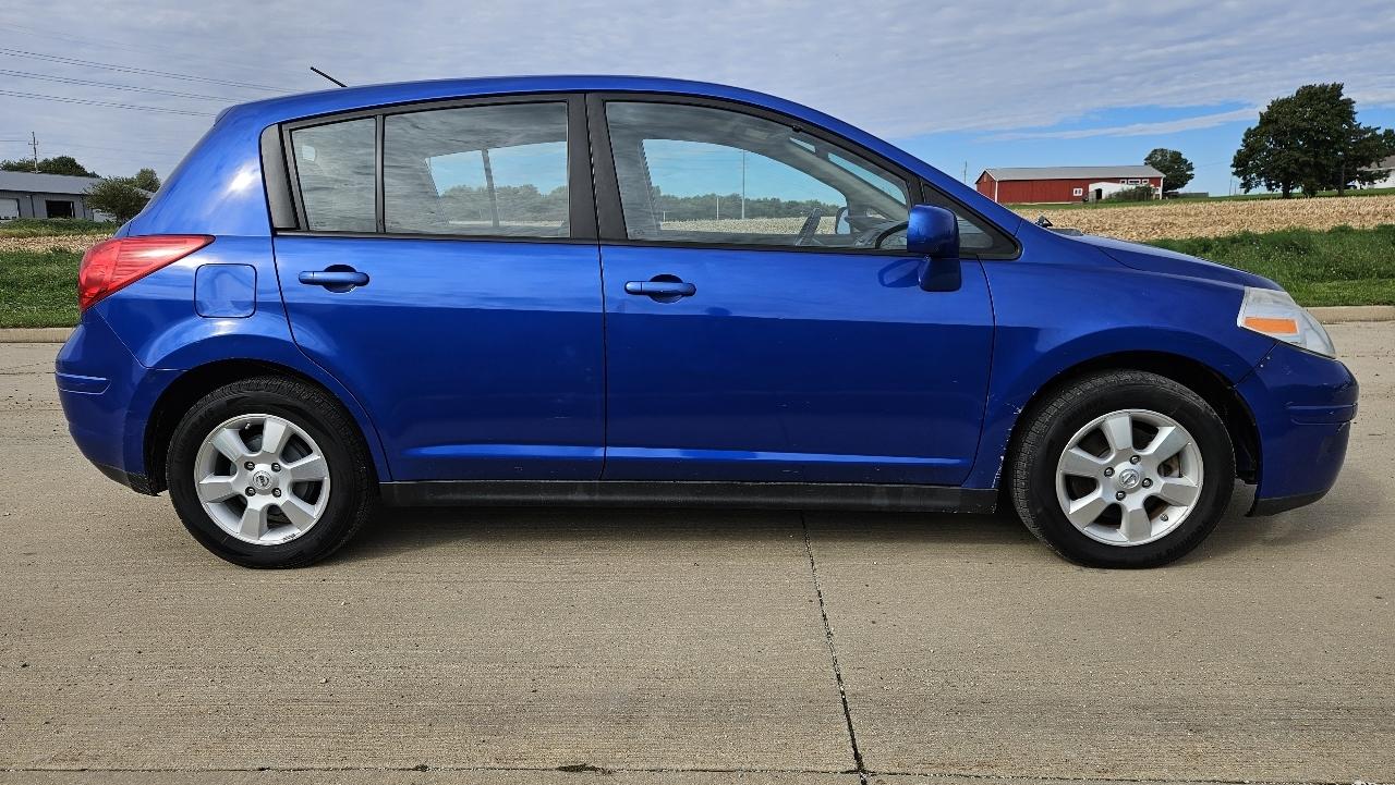 Nissan Versa 5dr HB Auto 1.8 S 2012