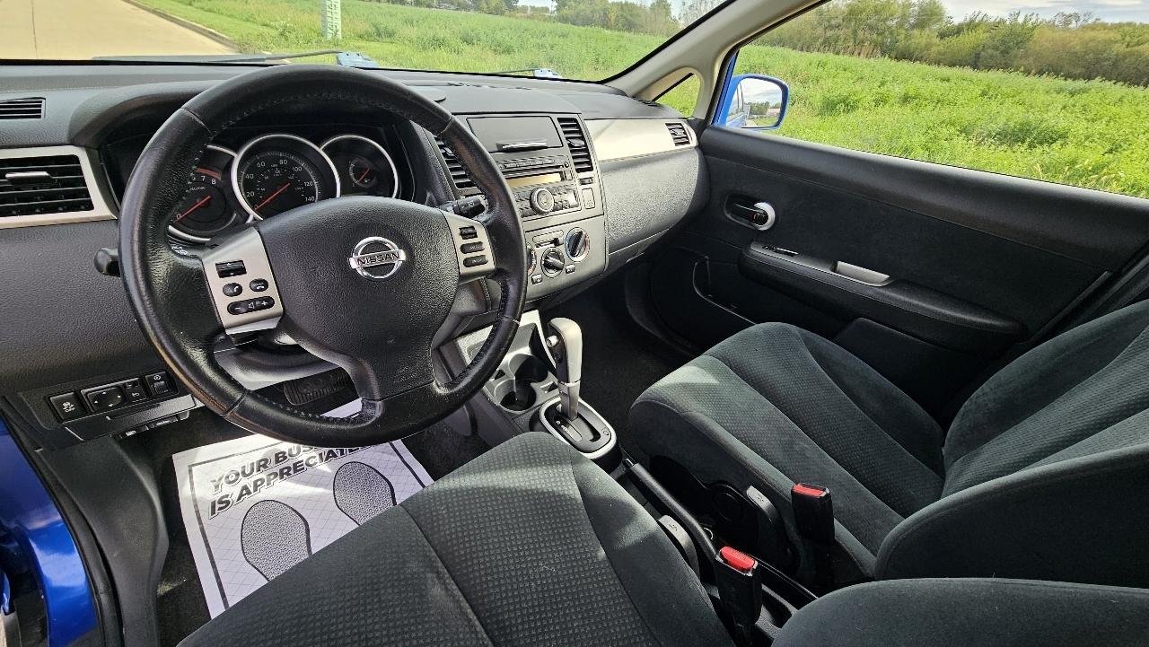 Nissan Versa 5dr HB Auto 1.8 S 2012