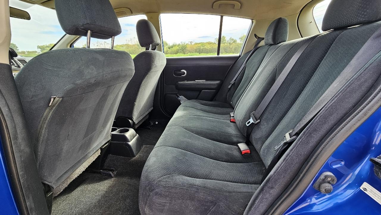 Nissan Versa 5dr HB Auto 1.8 S 2012