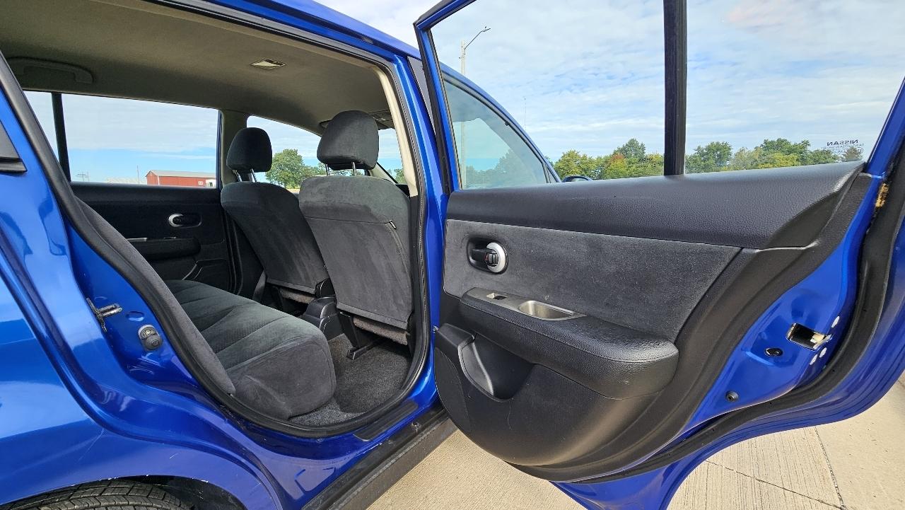 Nissan Versa 5dr HB Auto 1.8 S 2012