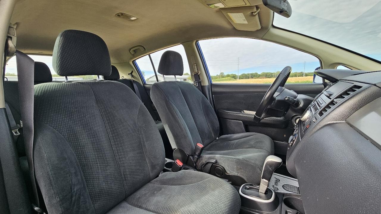 Nissan Versa 5dr HB Auto 1.8 S 2012