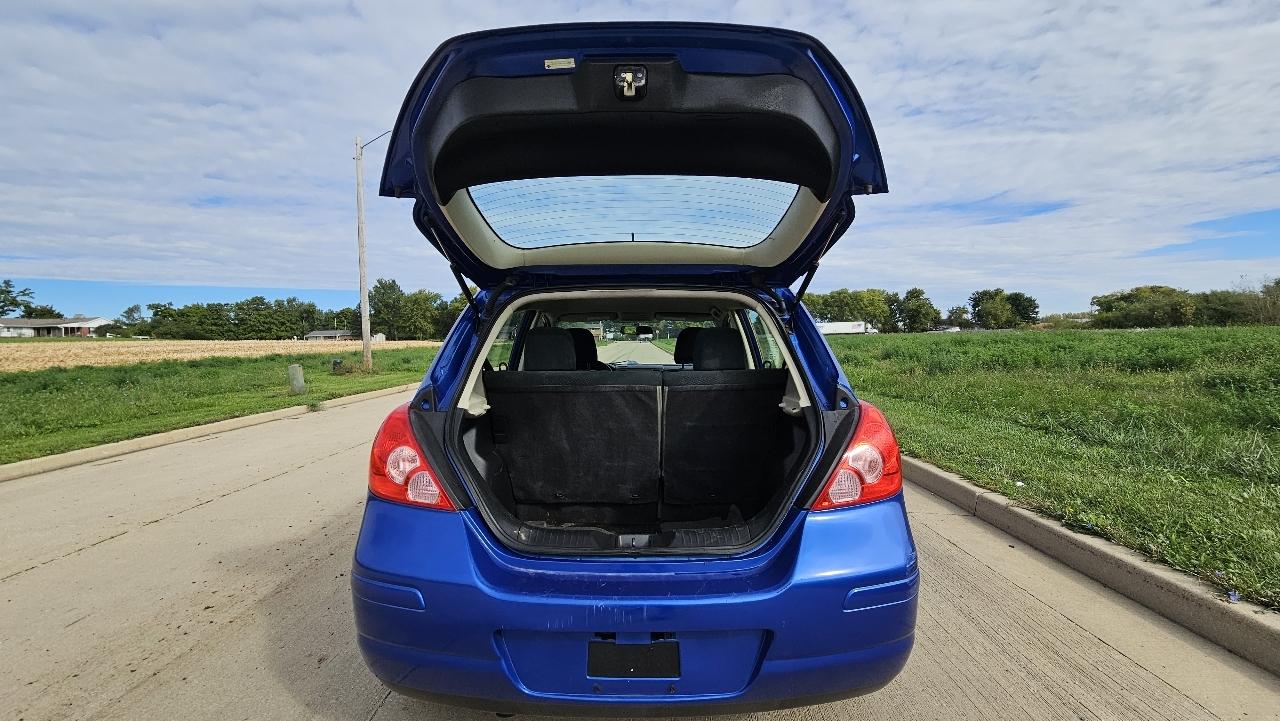 Nissan Versa 5dr HB Auto 1.8 S 2012