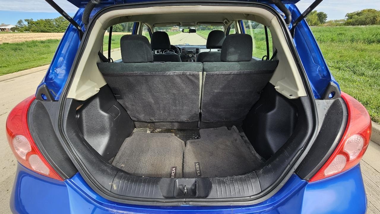 Nissan Versa 5dr HB Auto 1.8 S 2012