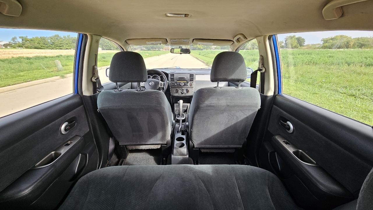 Nissan Versa 5dr HB Auto 1.8 S 2012