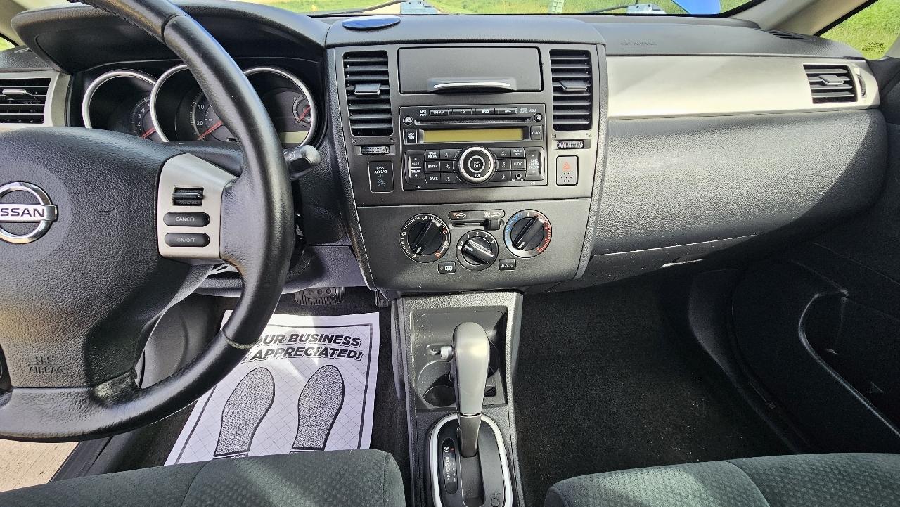 Nissan Versa 5dr HB Auto 1.8 S 2012