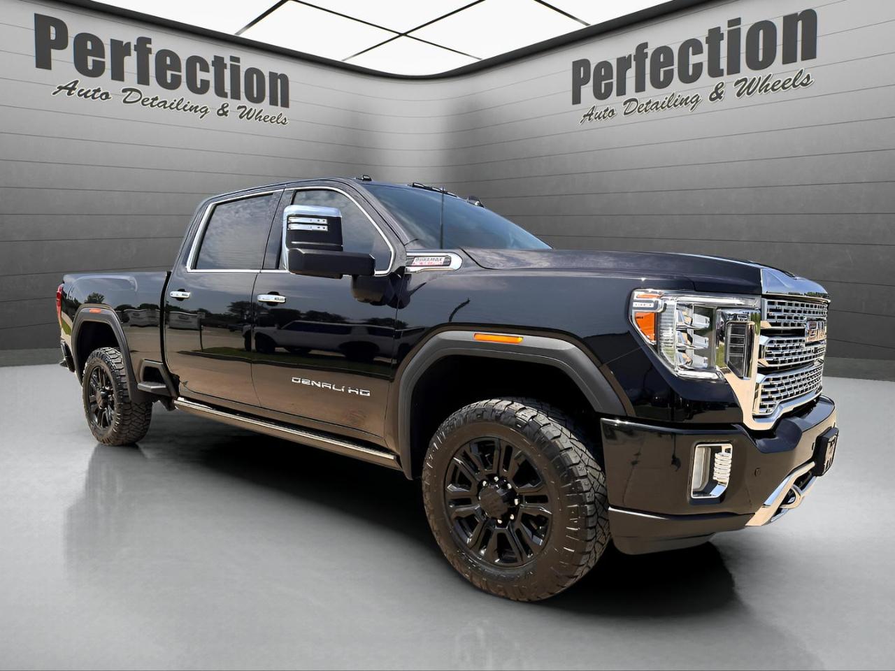 GMC Sierra 2500HD 4WD Crew Cab 159" Denali 2023