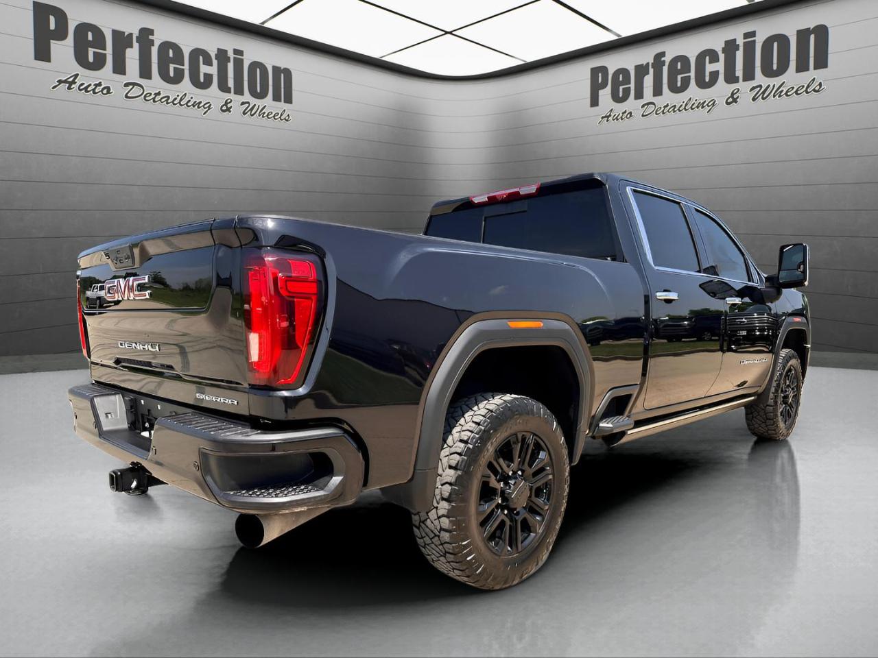 GMC Sierra 2500HD 4WD Crew Cab 159" Denali 2023