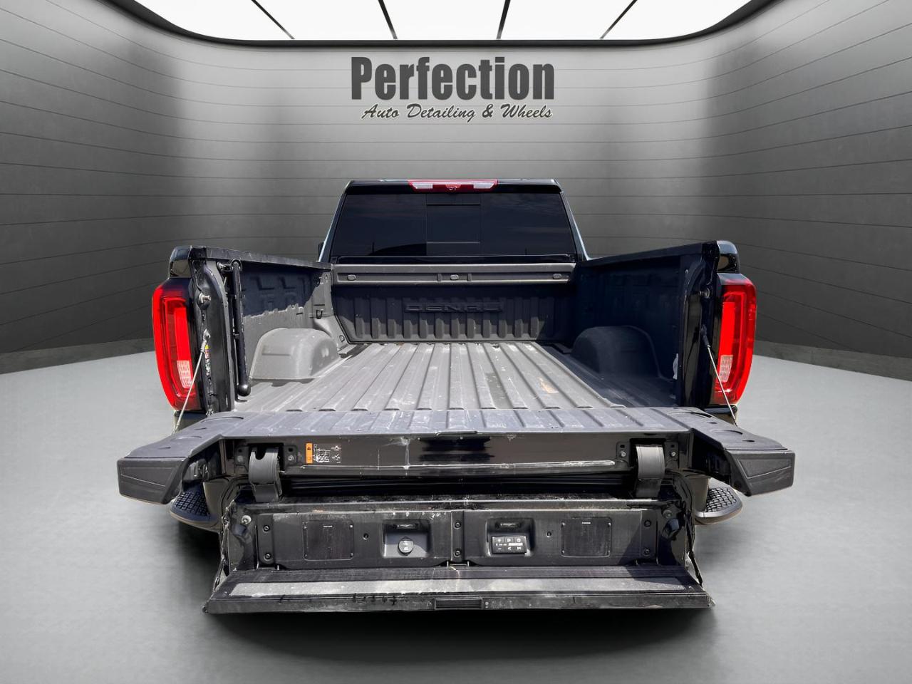 GMC Sierra 2500HD 4WD Crew Cab 159" Denali 2023