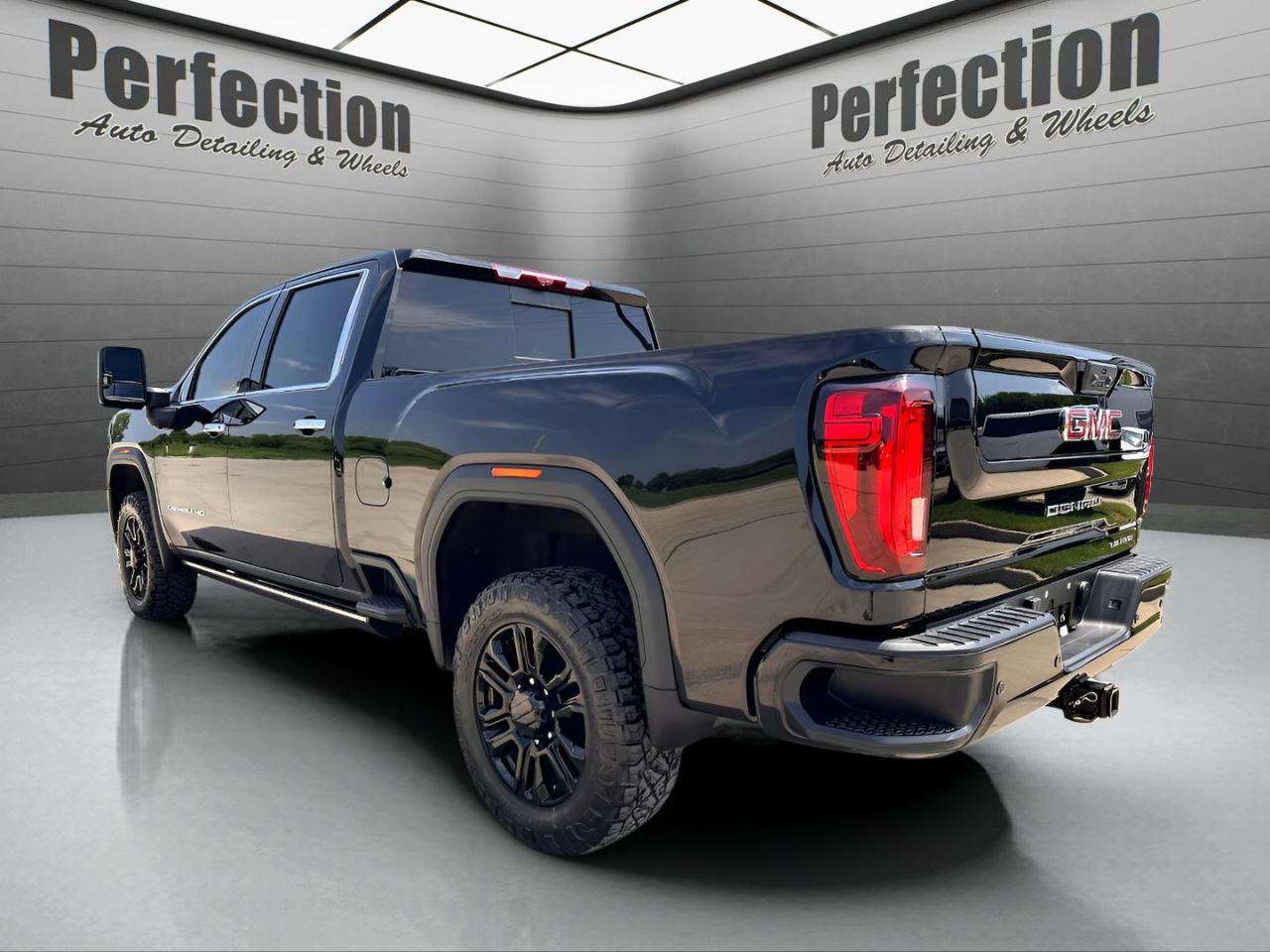 GMC Sierra 2500HD 4WD Crew Cab 159" Denali 2023