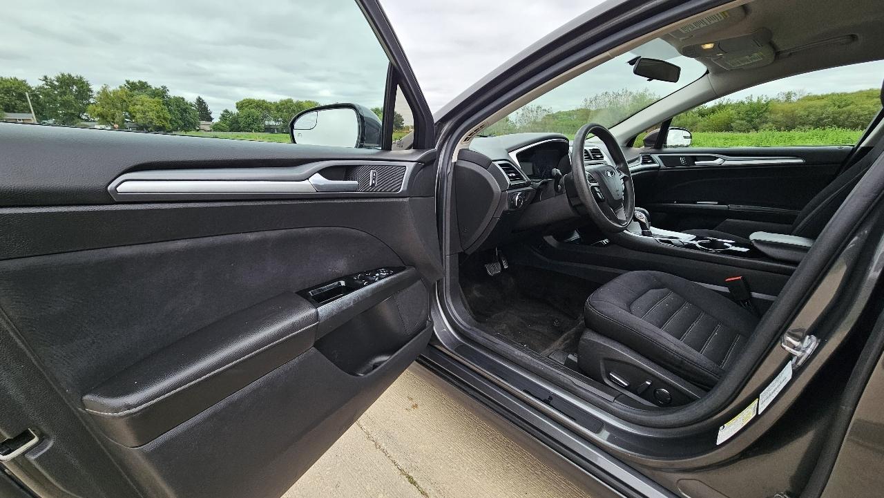 Ford Fusion 4dr Sdn SE FWD 2015