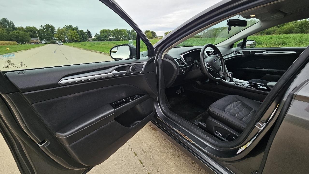 Ford Fusion 4dr Sdn SE FWD 2016