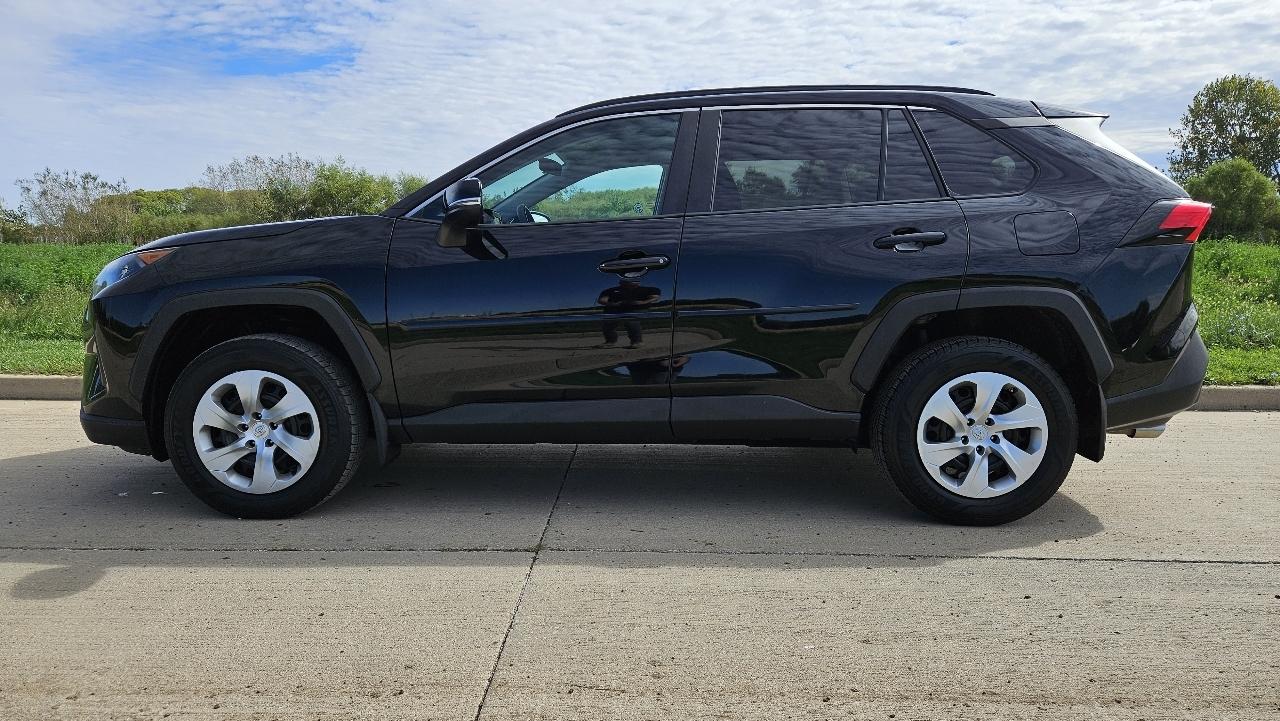 Toyota RAV4 LE AWD (Natl) 2019