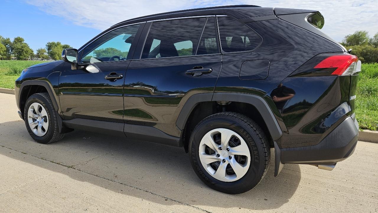 Toyota RAV4 LE AWD (Natl) 2019