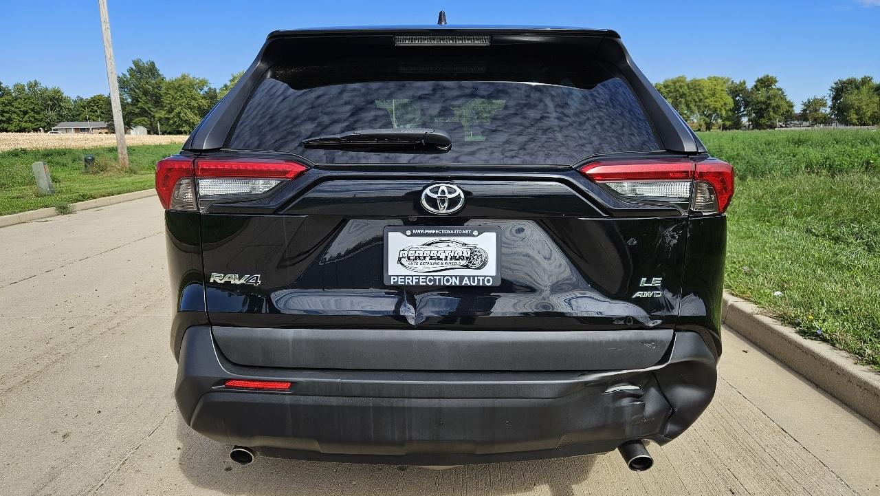 Toyota RAV4 LE AWD (Natl) 2019