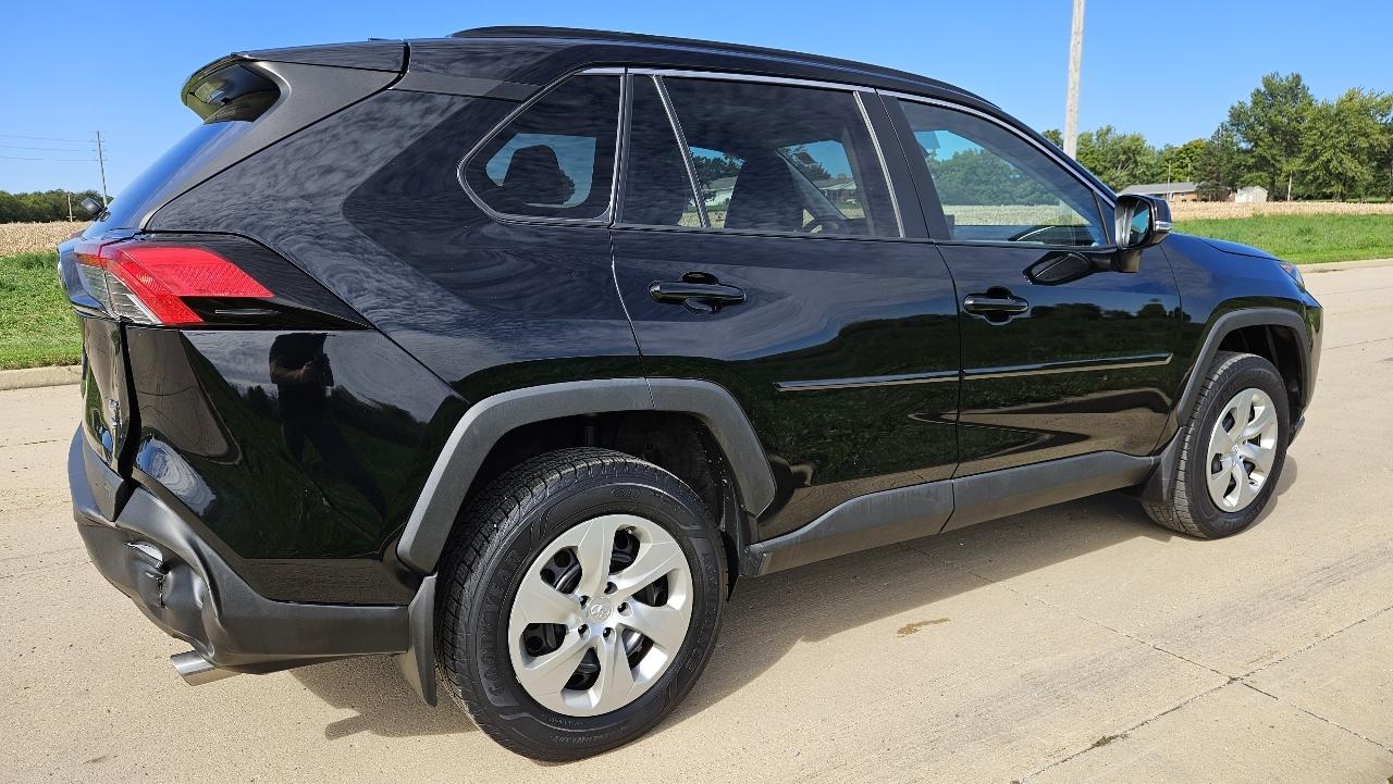 Toyota RAV4 LE AWD (Natl) 2019