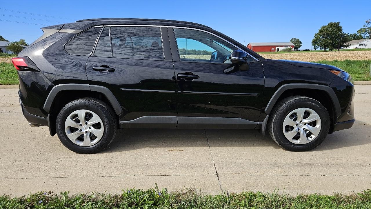Toyota RAV4 LE AWD (Natl) 2019