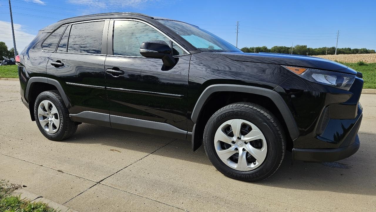 Toyota RAV4 LE AWD (Natl) 2019