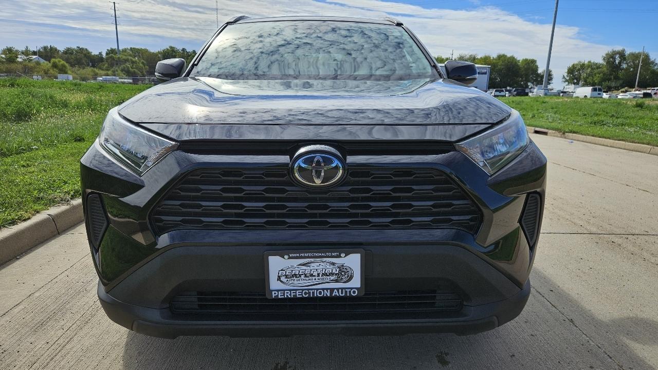 Toyota RAV4 LE AWD (Natl) 2019