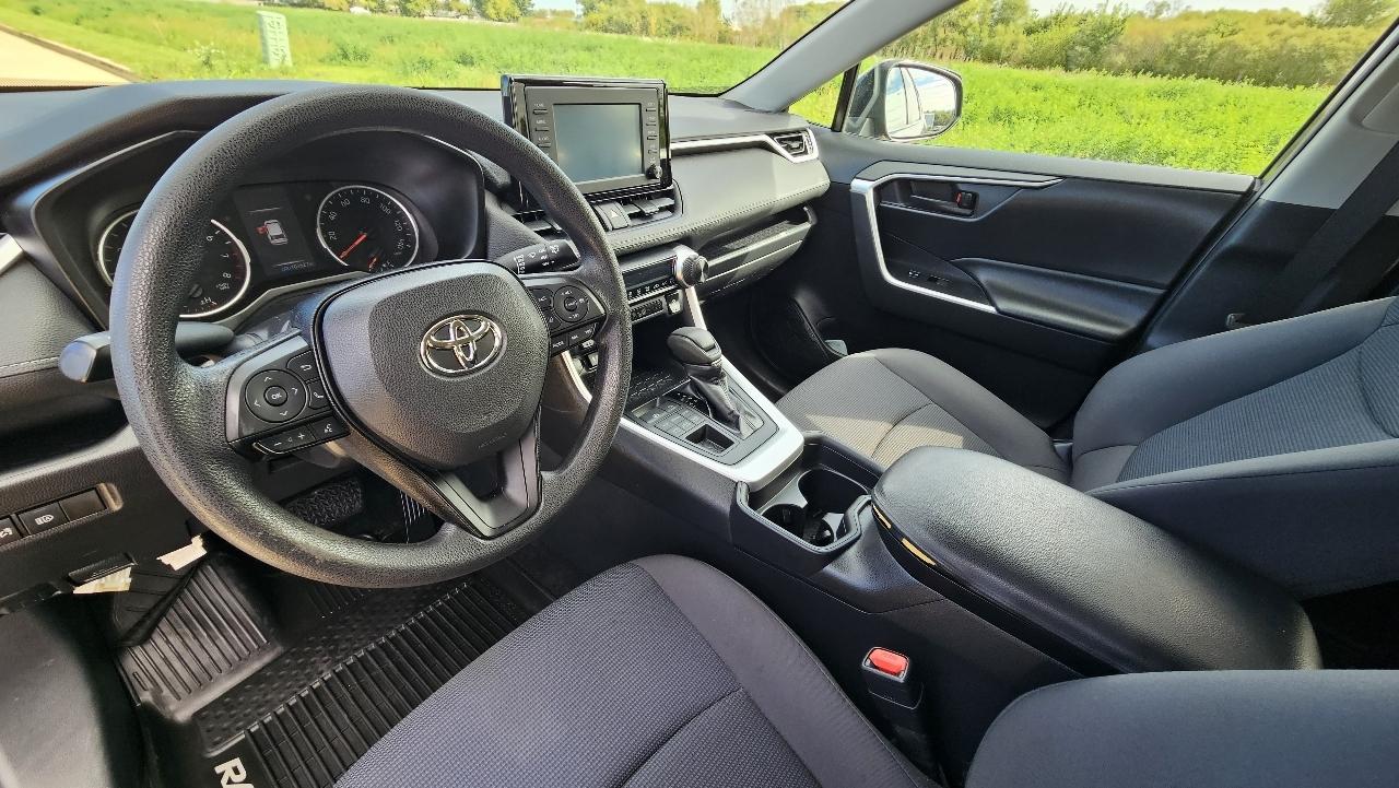 Toyota RAV4 LE AWD (Natl) 2019