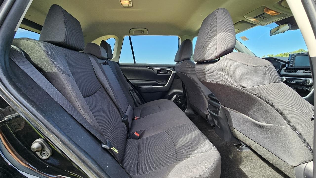 Toyota RAV4 LE AWD (Natl) 2019