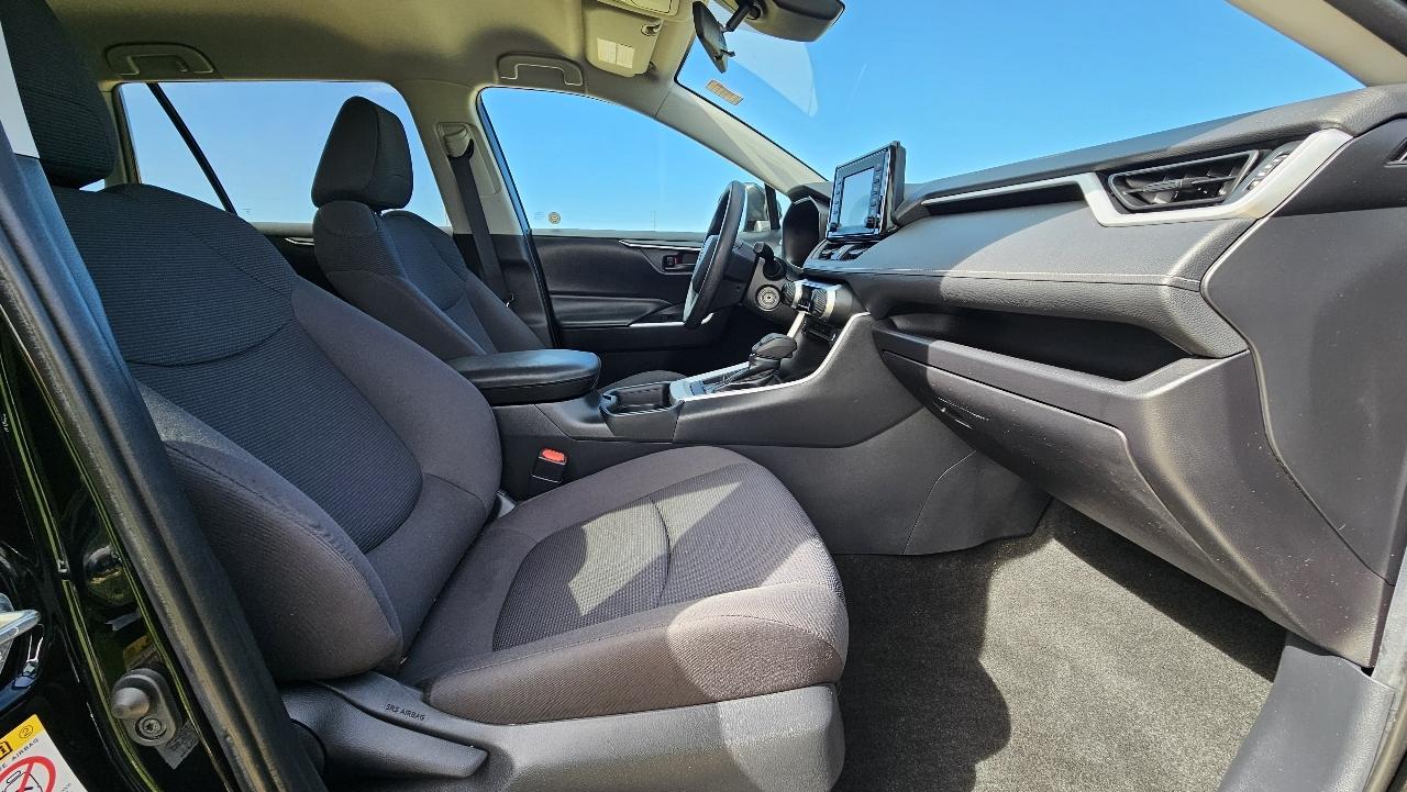 Toyota RAV4 LE AWD (Natl) 2019