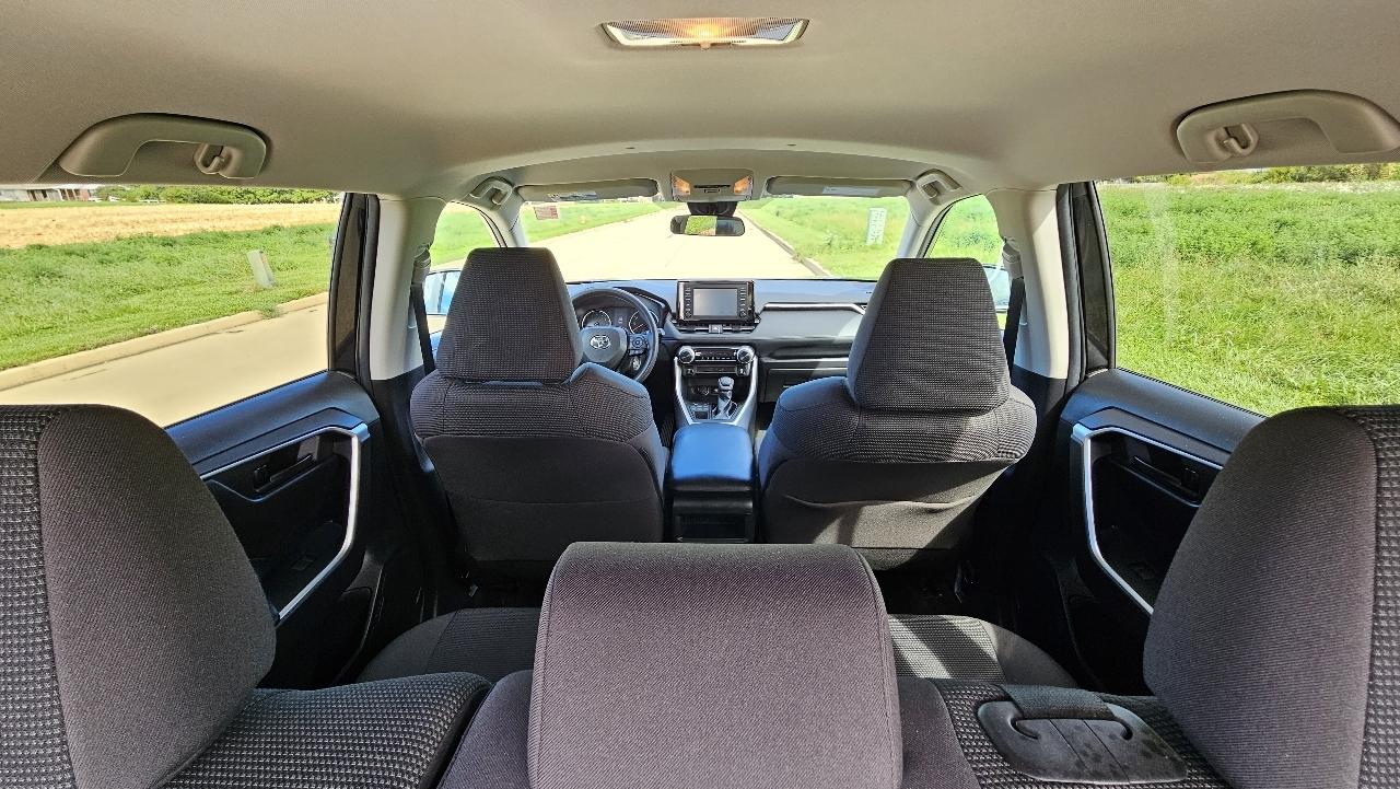 Toyota RAV4 LE AWD (Natl) 2019