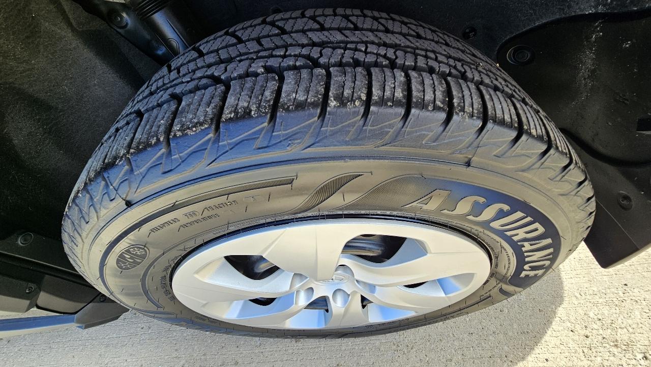 Toyota RAV4 LE AWD (Natl) 2019