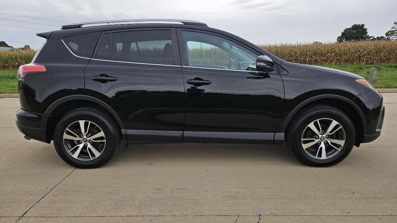 Toyota RAV4 AWD 4dr XLE (Natl) 2016