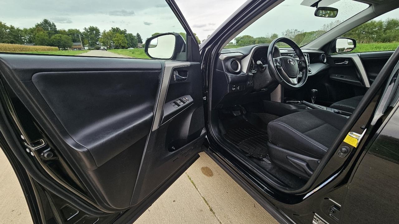 Toyota RAV4 AWD 4dr XLE (Natl) 2016