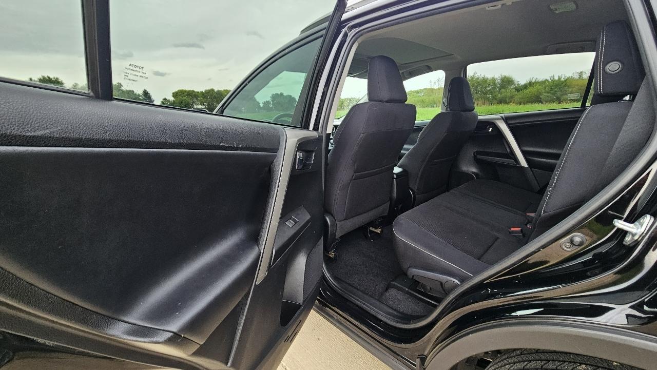 Toyota RAV4 AWD 4dr XLE (Natl) 2016