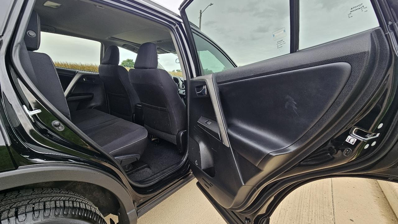 Toyota RAV4 AWD 4dr XLE (Natl) 2016
